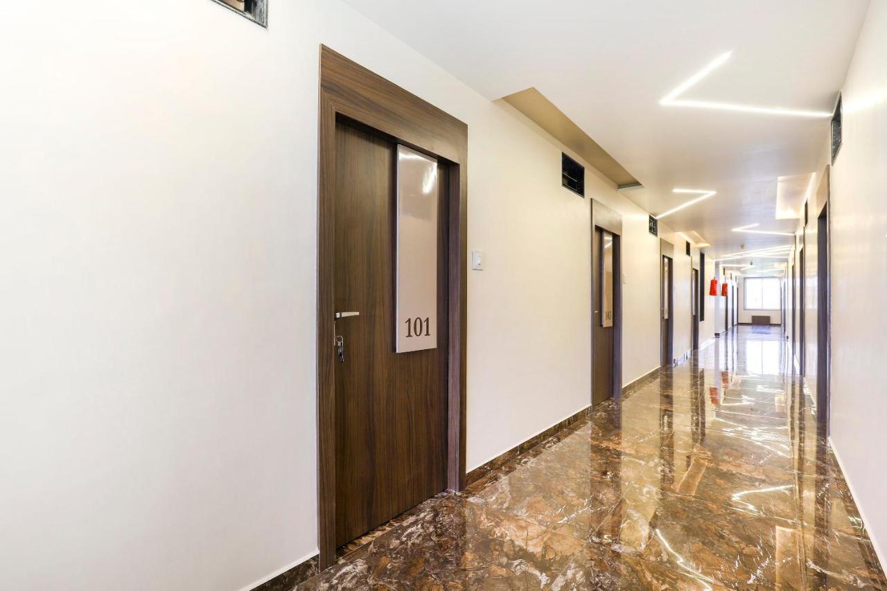 Oyo 47620 Hotel Matangi Motel Delvada エクステリア 写真